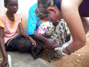 malawi-volunteer-give-first-aid-basic-cuts-grazes-and-wounds