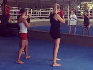 Volunteer-Jessica-takes-a-Muay-Thai-boxing-lesson